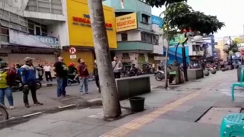Diguncang Gempa, Warga Sukabumi Panik Berhamburan Keluar dari Pusat Perbelanjaan