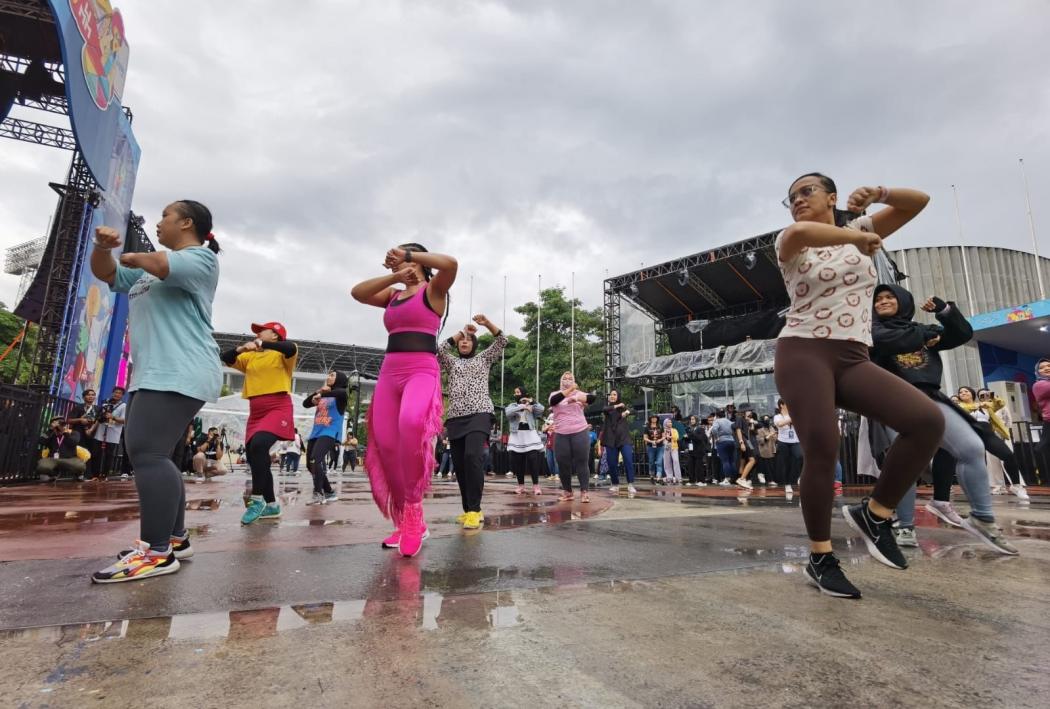 Pengunjung Antusias Ikutan Zumba Bareng Denada di WMM Fest 2022