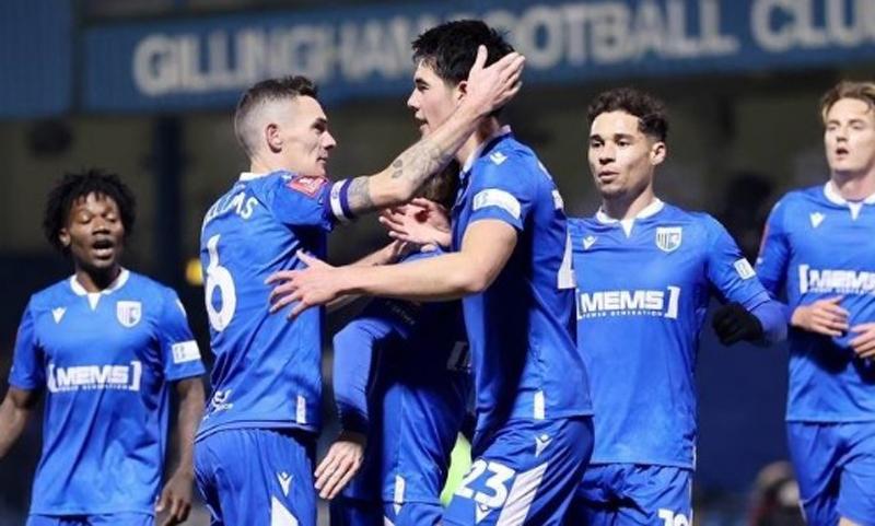 Piala FA Puji Gol Berkelas Elkan Baggott: Sundulan Fantastis!