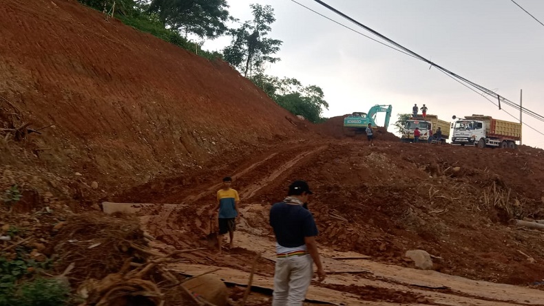 Ada Galian Tanah Merah di Jalur Purwakarta-Bandung, Pengerukan Ancam Tol Cipularang 