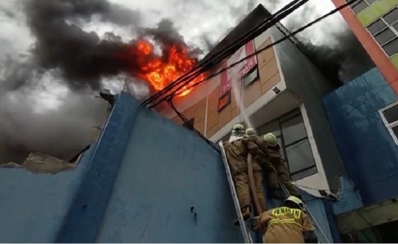 Showroom Motor di Cakung Jaktim Terbakar, Kerugian Capai Rp1 Miliar