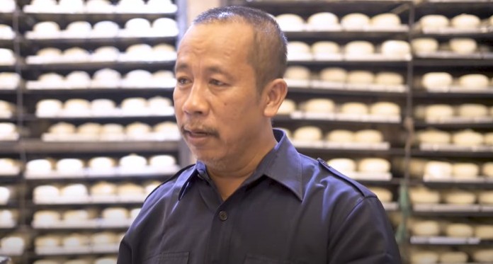 Kisah Petugas PLN Banting Setir Jadi Penjual Donat, Omzetnya Belasan Juta per Hari