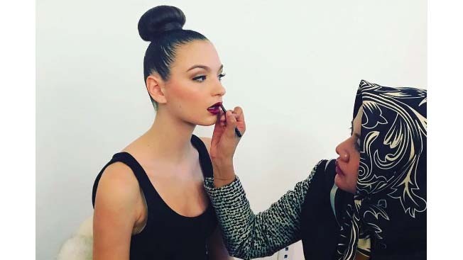 Berawal dari Salon Garasi, Indah Aini Sukses Jadi Make Up Artis hingga Keliling Dunia 