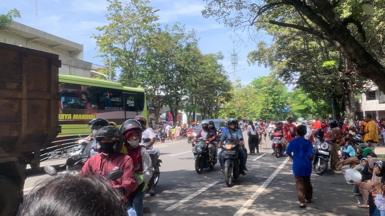 Kirab Pernikahan Kaesang-Erina Selesai, Jalan Slamet Riyadi Bisa Dilintasi Kendaraan