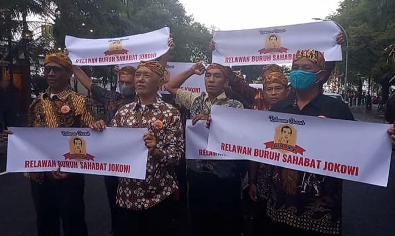 Relawan Buruh Sahabat Jokowi Gelar Aksi di Depan Pura Mangkunegaran, Ada Apa? 