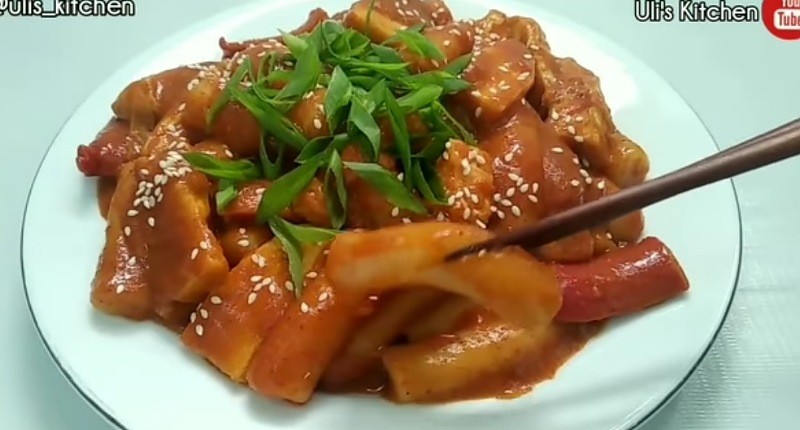 Cara Membuat Topokki Simple yang Enak, Pedas Manis Bikin Nagih