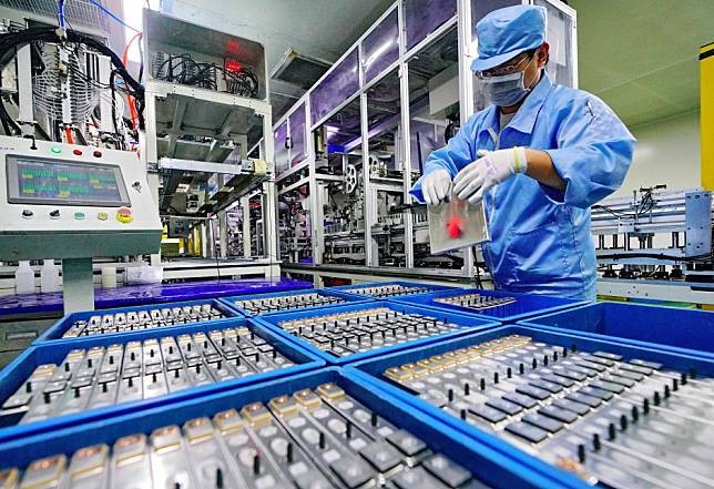 Dari 34 Smelter Nikel, Baru 4 yang Masuk Hilirisasi Baterai Kendaraan Listrik