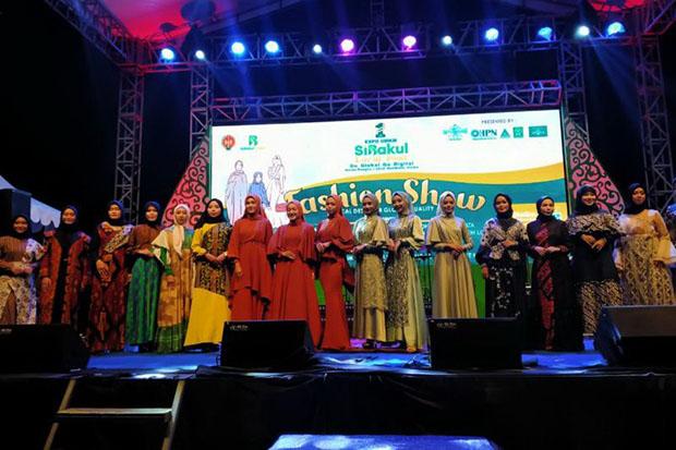 Fatayat NU DIY Gelar Fashion Show, Istri Bupati Bantul Ikut Jadi Model