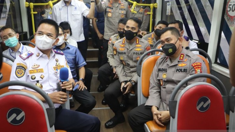 Polda Metro Jaya Dapat 10.000 Kartu Transjakarta, Irjen Fadil Minta Polisi Naik Bus ke Kantor
