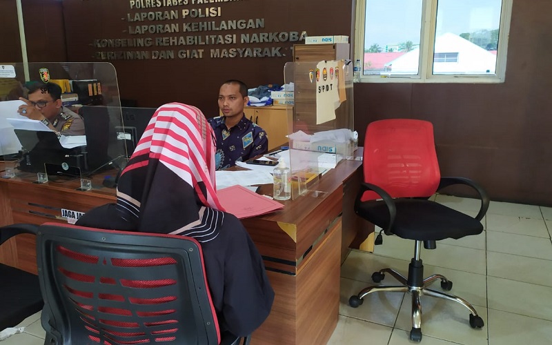 Suami di Palembang Pukul Istri di Tempat Kerja, Motifnya karena Orang Ketiga