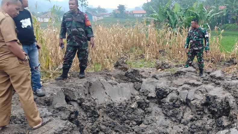 Ledakan Misterius Terjadi di Saguling KBB, Ada Lubang 2 Meter dan Pelajar Pingsan
