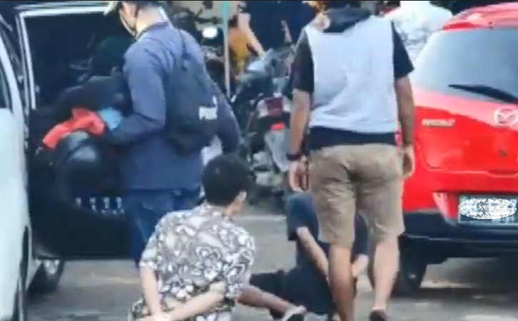 Terekam CCTV, Kelompok Pemuda yang Serang Warga dengan Busur dan Sajam Ditangkap Polisi