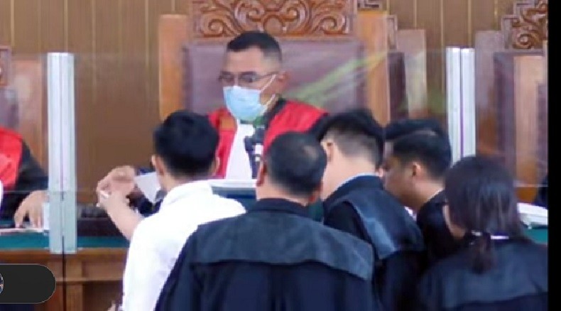 Bharada E Bawa Bukti Foto saat Ferdy Sambo dan Putri Hadiahkan HP serta Janjikan Rp1 Miliar