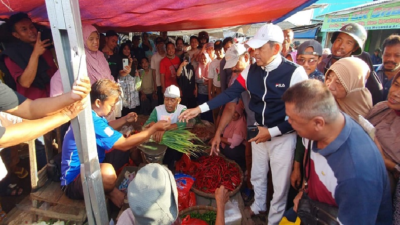 Dedi Mulyadi Dikepung Pedagang Pasar Rengasdengklok Karawang, Cek Faktanya