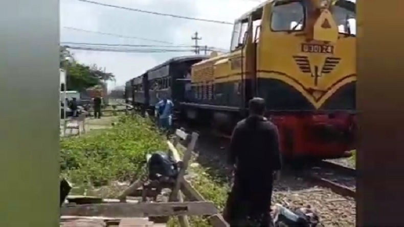 Pemotor di Ambarawa Tertabrak Kereta Wisata, Diduga Tak Dengar Klakson