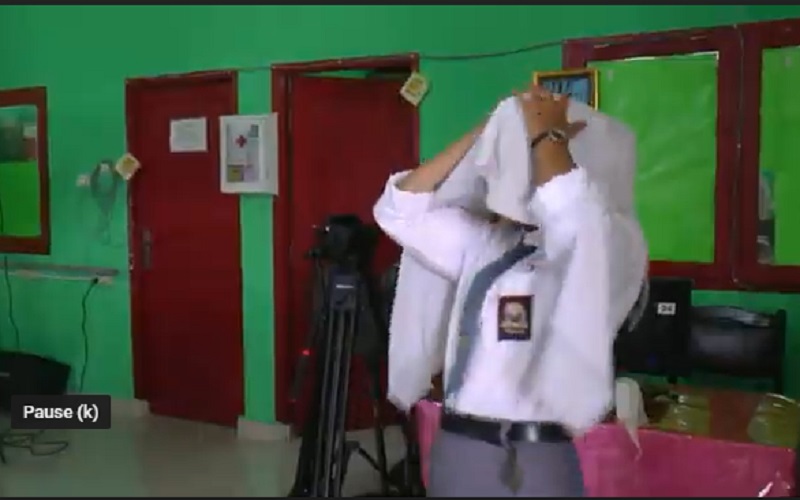 Siswi Salah Satu SMK di Prabumulih Diwajibkan Lepas Jilbab untuk Pengambilan Foto Ijazah