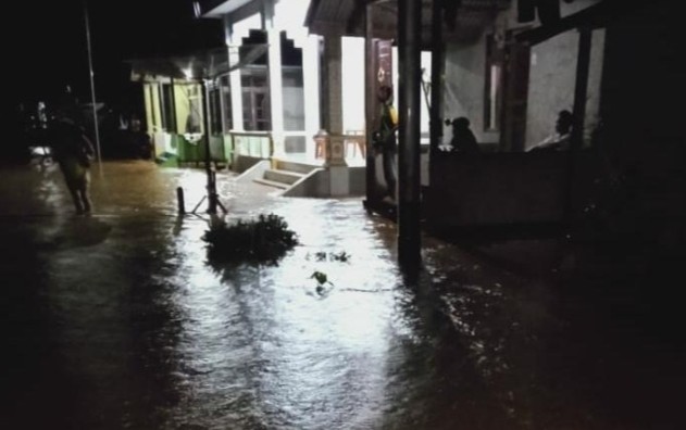 170 Rumah Warga Melawi Kalbar Terendam Banjir akibat Sungai Bakah Meluap