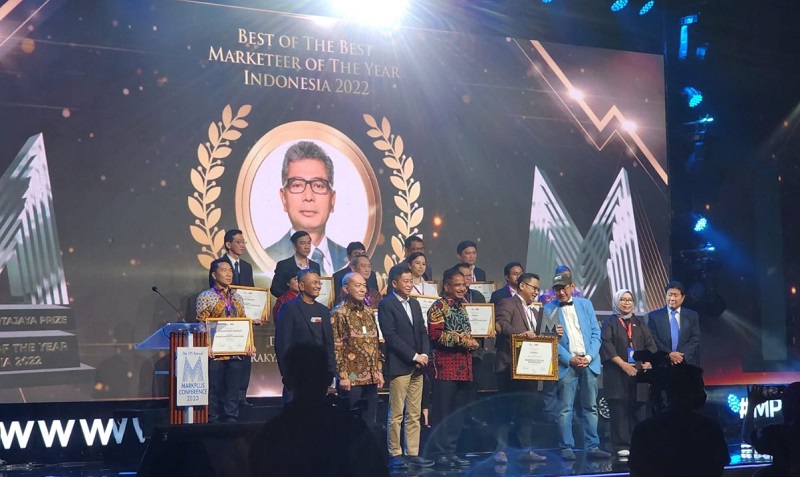 Dirut BRI Sunarso Dinobatkan sebagai Best of The Best Marketeer of The Year 2022