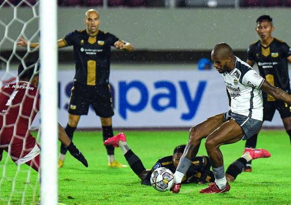Hasil Liga 1: David da Silva Bikin Gol, Persib Bandung Tahan Imbang Dewa United