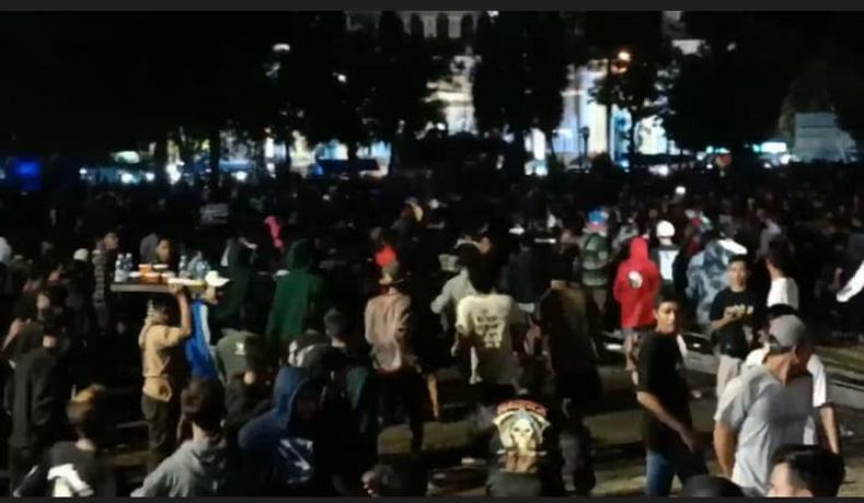  Konser Pembukaan Porkab Ricuh, Tawuran Pecah saat Bupati Tuban dan Vokalis Naff Bernyanyi