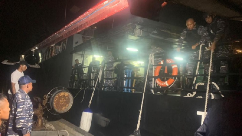 Kapal Perang TNI AL Tangkap Kapal Pembawa 15 PMI Ilegal dan Balita di Perairan Asahan