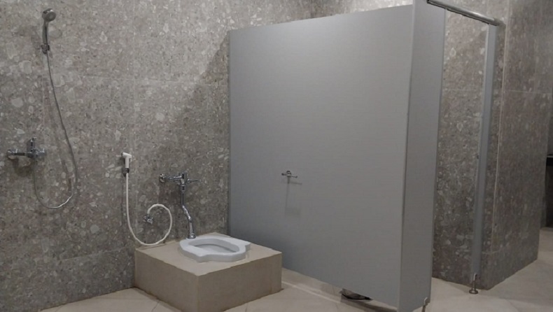 Viral Toilet Jongkok Tanpa Bilik Pintu di Malang, Ini Pengakuan Pengelola 