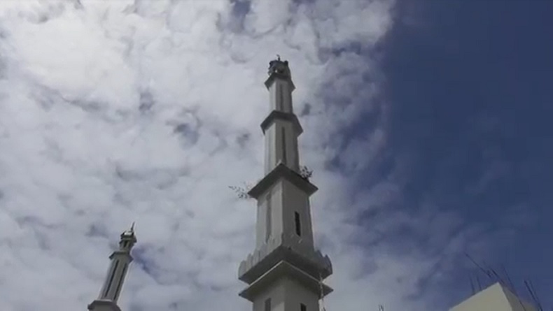 Baubau Geger, Pria Nekat Coba Bunuh Diri dari Menara Masjid
