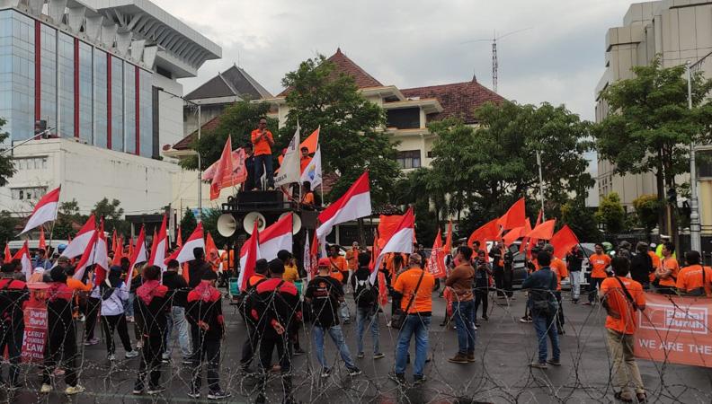  Partai Buruh Demo di Depan Kantor Ganjar Pranowo, Ini Tuntutannya