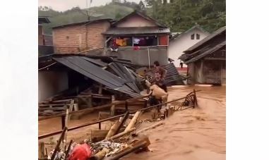 Banjir Bandang Terjang 5 Desa di Sukanagara Cianjur, Warga Dievakuasi