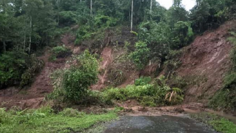 Tebing 20 Meter Longsor Timbun Jalan di Cianjur Selatan, Lalu Lintas Dialihkan