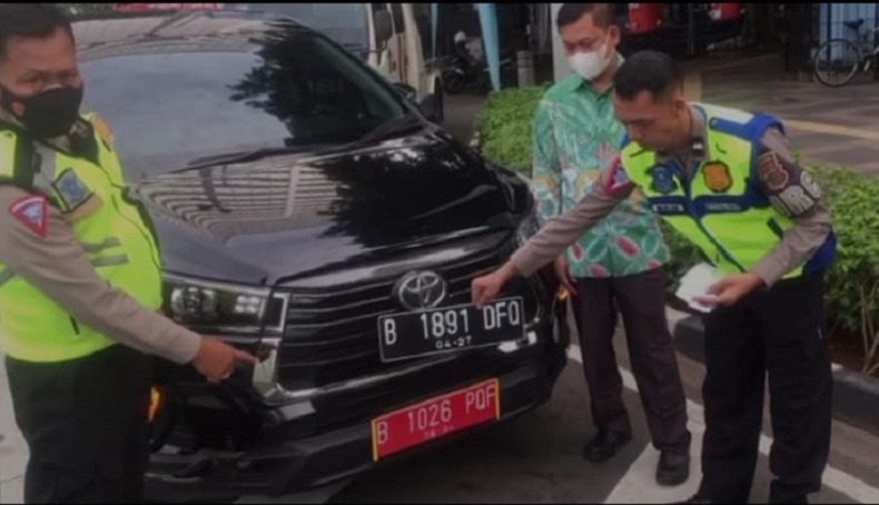 Hindari Ganjil Genap Pakai Nopol Palsu, Pengemudi Mobil Ditilang Manual di HI