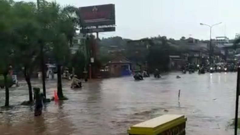 Hujan Deras Guyur Kawasan Timur Bandung, Jatinangor dan Rancaekek Banjir