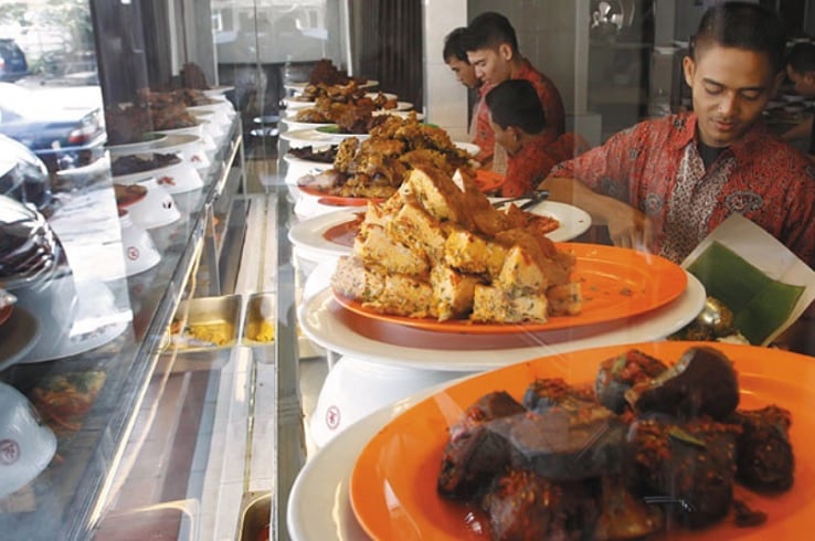 Kisah Kakak Beradik Asal Kebumen yang Sukses Jualan Nasi Padang, Kini Punya 6 Cabang