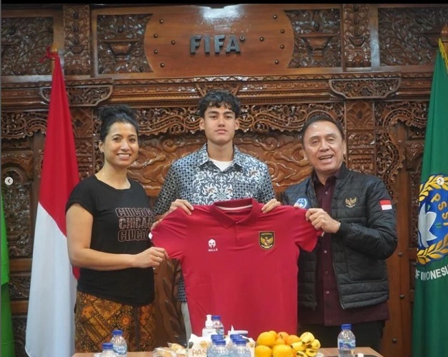 Pemain Keturunan Indonesia Rafael Struick Berkunjung ke Kantor PSSI, Jadi Dinaturalisasi?
