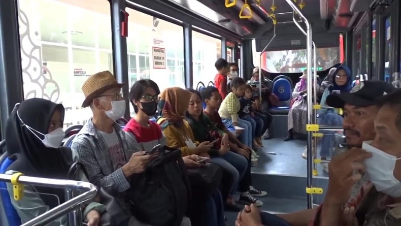 Warga Kota Bandung Antusias Sambut Pengoperasian 8 Bus Listrik