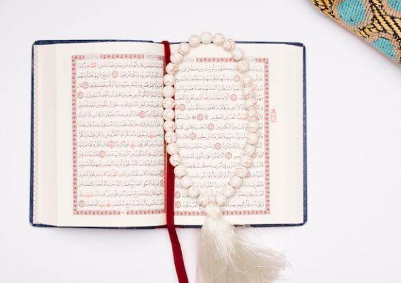 Contoh Ikhfa Haqiqi dan Hukum Bacaannya, Lengkap dengan Pengertiannya