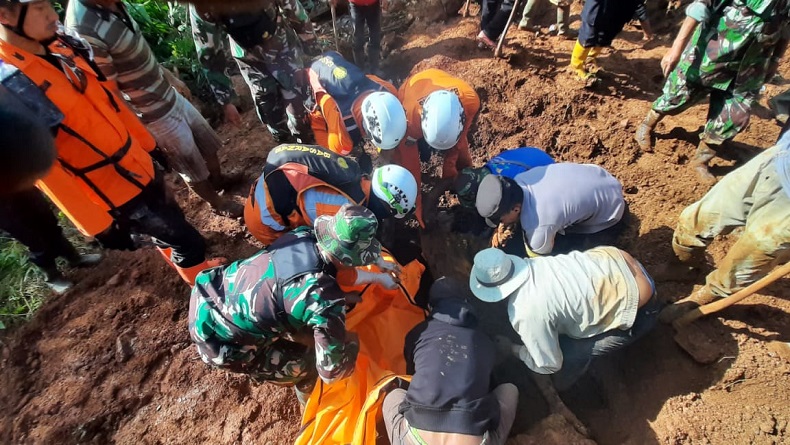 Korban Longsor Sindulang Cimanggung Sumedang Ditemukan Meninggal