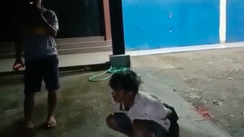 Tepergok Curi Mesin Pengaduk Semen, Pria Bertato di Makassar Babak Belur Diamuk Warga