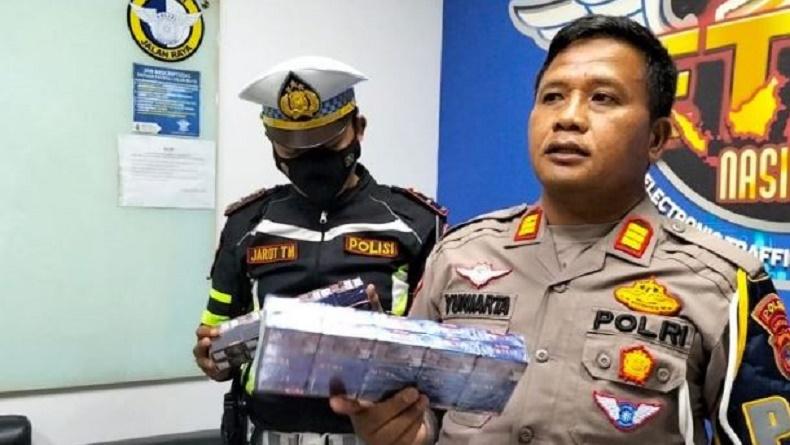 Patroli di Tol Bakter, Polisi Temukan Truk Bawa 2.688.000 Batang Rokok Ilegal