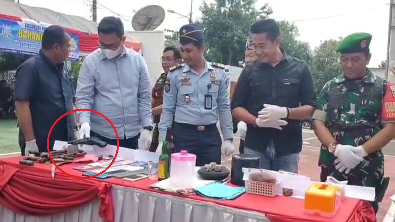 Satu Pucuk Senjata Api Dimusnahkan di Halaman Kejari Indramayu