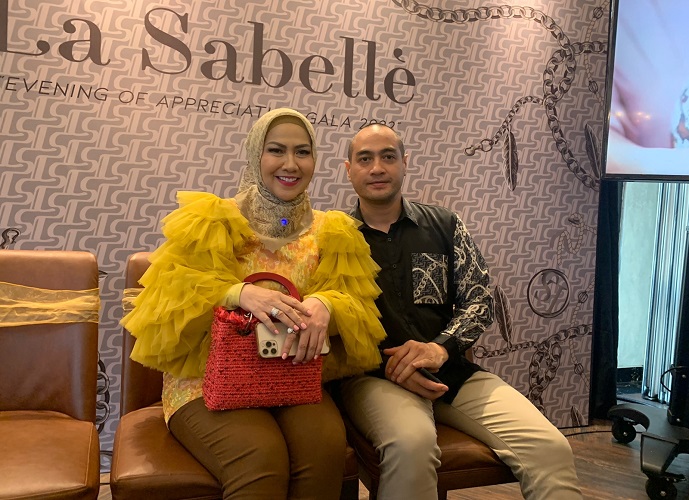 Venna Melinda Siapkan Strategi Hadapi Pemilu 2024 Melalui Fesyen