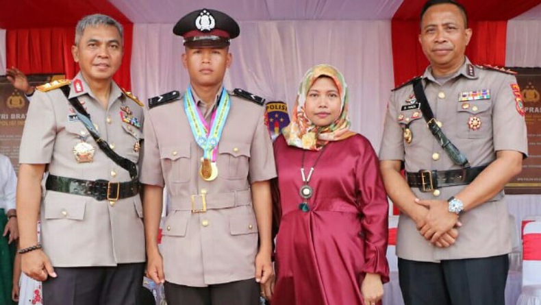 Anak Yatim Penjual Makanan di Karombasan Manado Ini Dilantik Jadi Anggota Polri