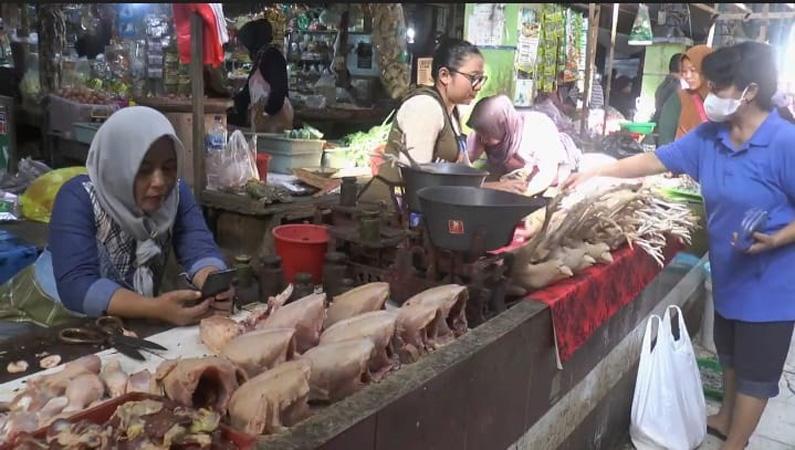 Harga Semua Jenis Daging Ayam di Jepara Melonjak jelang Nataru, Omzet Penjualan Turun