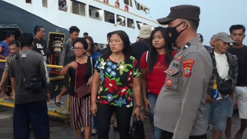 Jelang Nataru, Polisi Awasi Mobilisasi Penumpang dan Barang di Pelabuhan Manado