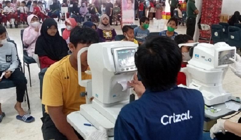 MNC Gelar Pemeriksaan Mata di Korem Wijayakarta, Essilor : Kami Berikan Kacamata Gratis