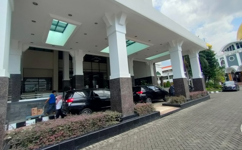Penyidik KPK Geledah Gedung Setdaprov Jatim, Ini yang Dibawa 