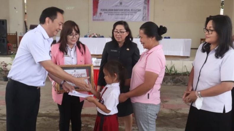 830 Siswa di Tomohon Terima Beasiswa Pemerintah Kota