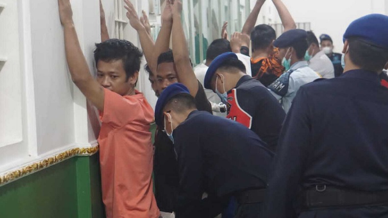 Razia Lapas Kelas IIA Cikarang, Petugas Temukan Benda-benda Tajam hingga HP