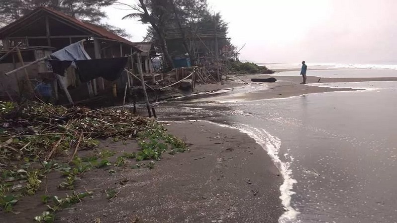 Banjir Rob Ancam Pesisir Cilacap, BPBD Imbau Warga Waspada dan Siaga