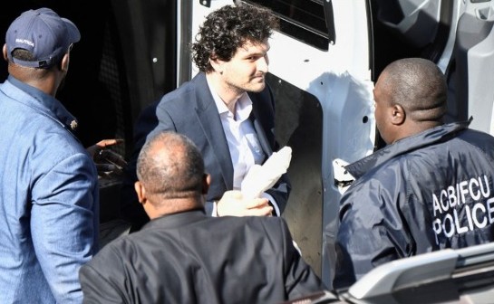 Sam Bankman-Fried Tiba di AS untuk Hadapi Dakwaan, Mantan Kekasih Ngaku Salah